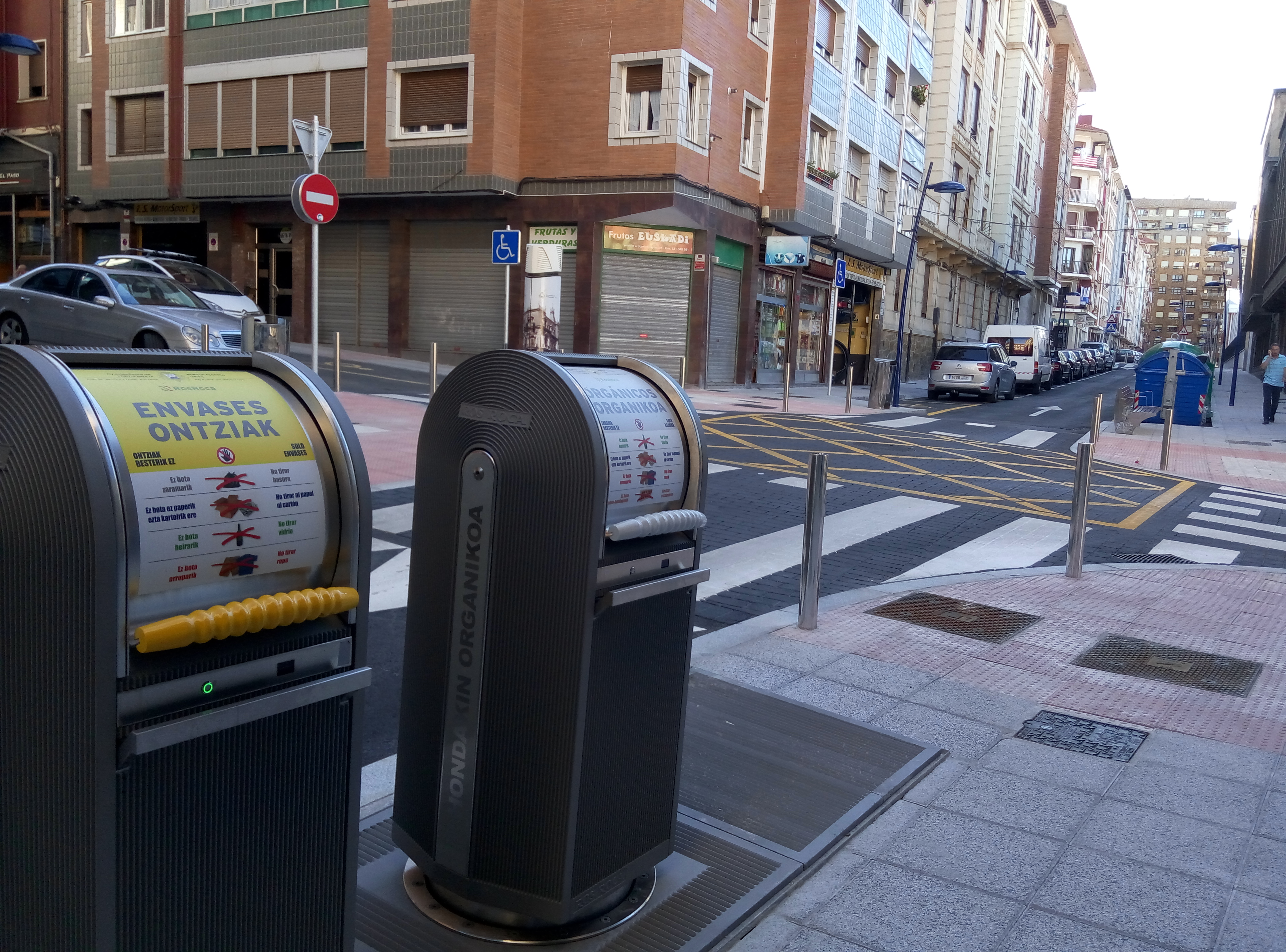 recogida neumtica de RSU en las calles Hermanos de la Instruccin Cristiana 