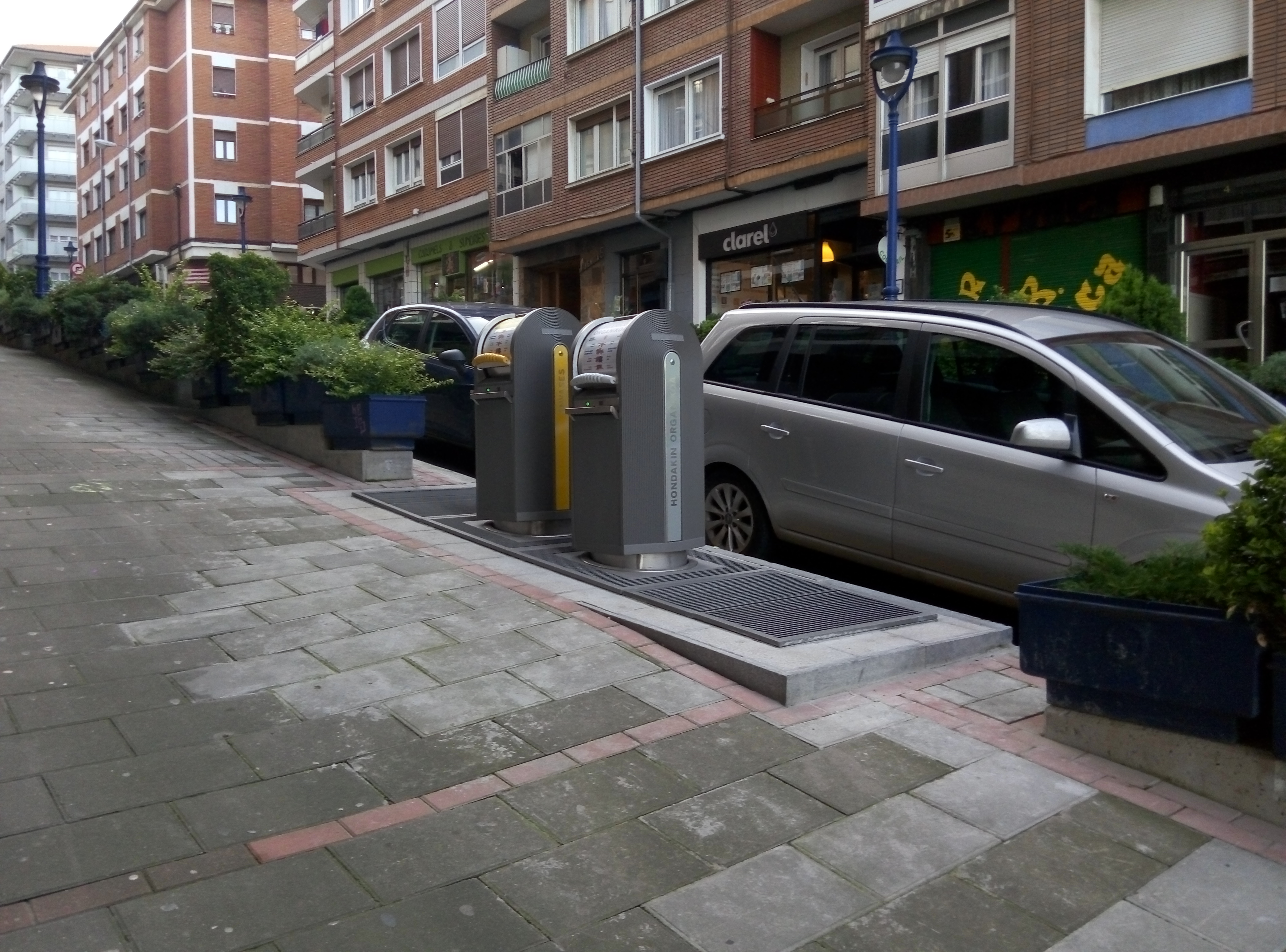 recogida neumtica de RSU en la avenida Replega de Portugalete 